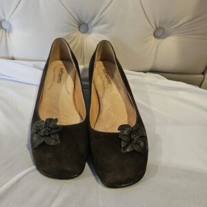 Softspots Women's Black Suede Flats